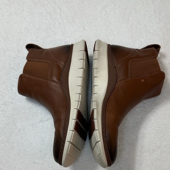 Vionic Women's Kaufman Tan Leather Ankle Booties - Picture 6 of 14